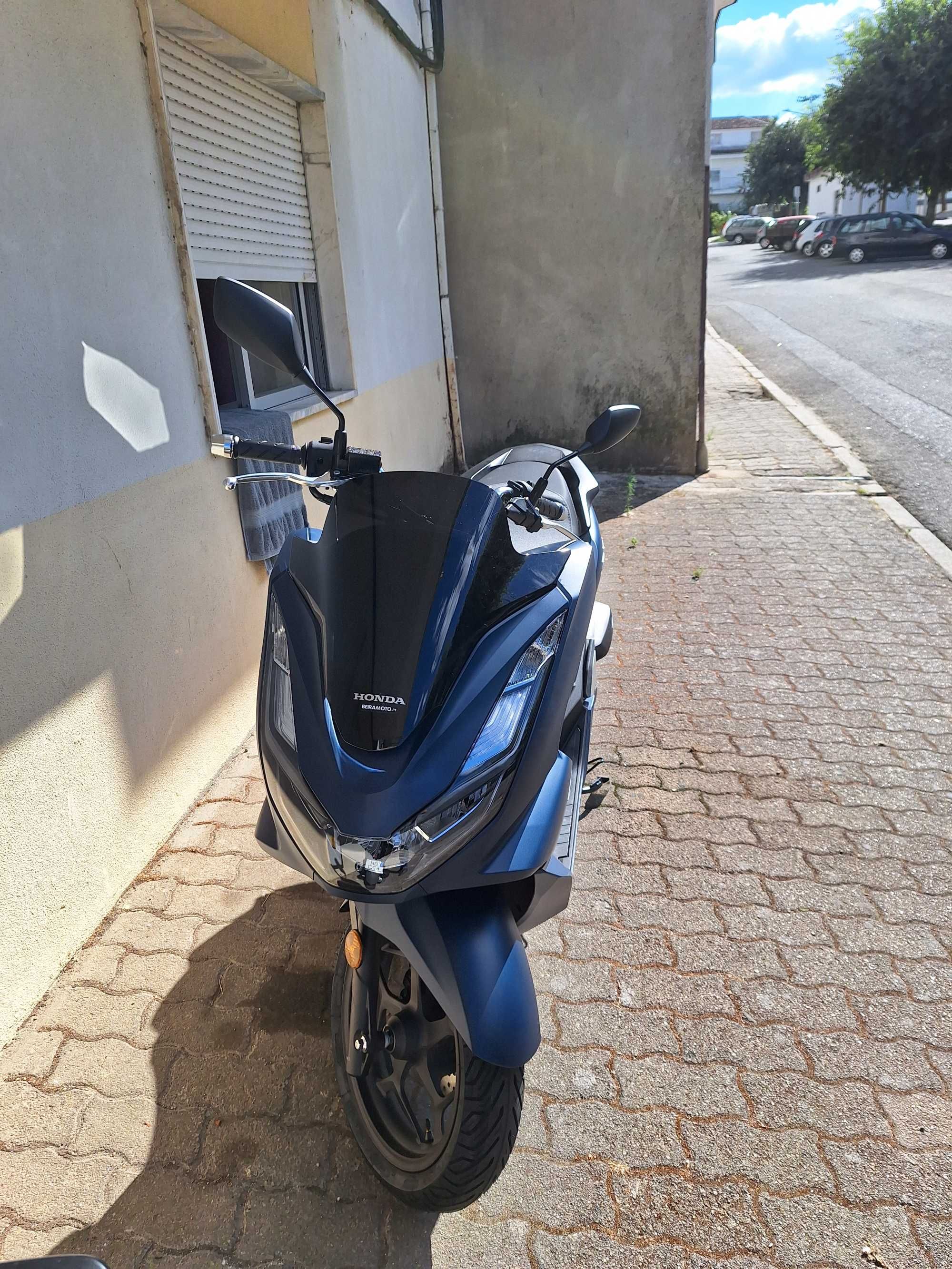 Pcx 125cc modelo 2024 com nova