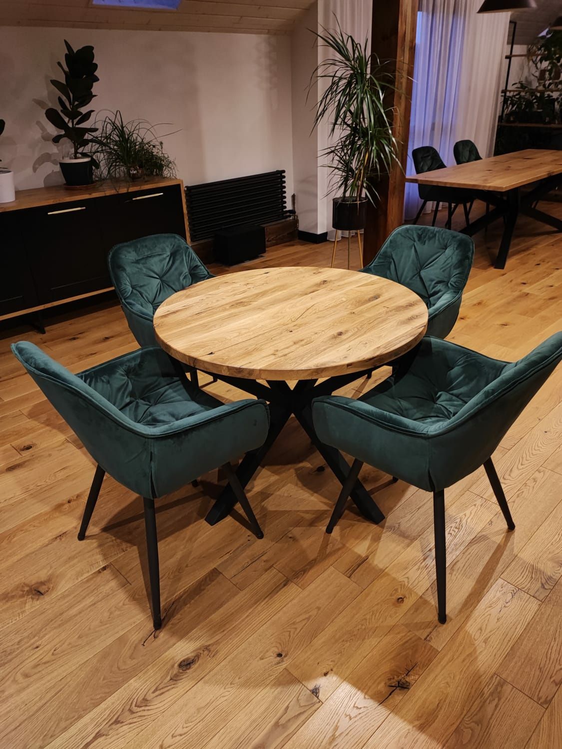 Stół okrągły dębowy drewniany  loftowy nowoczesny do restauracji