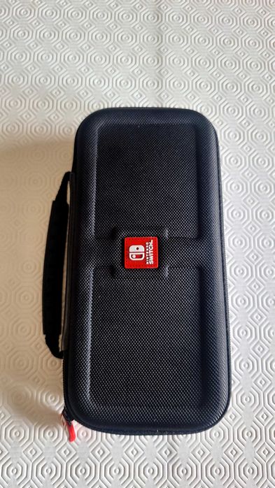 Nintendo Switch + Bolsa + 6 Jogos