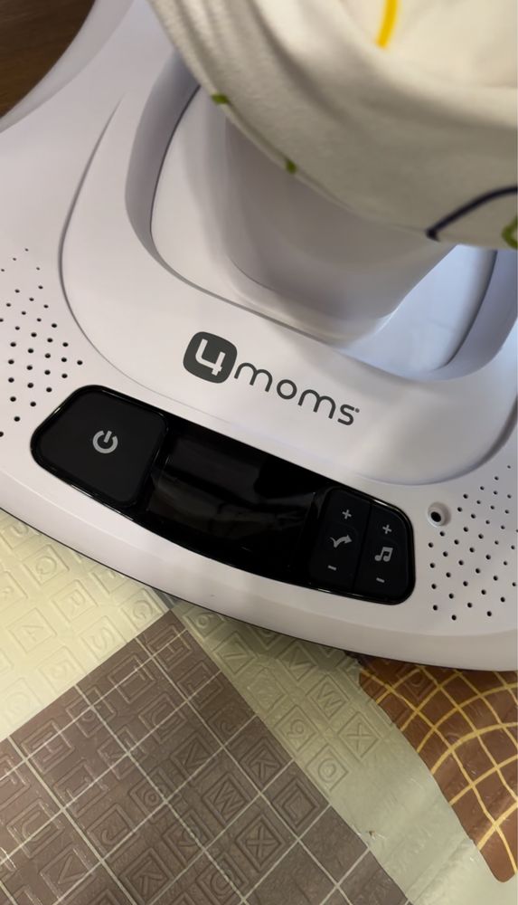 Крісло-гойдалка 4Moms MamaRoo