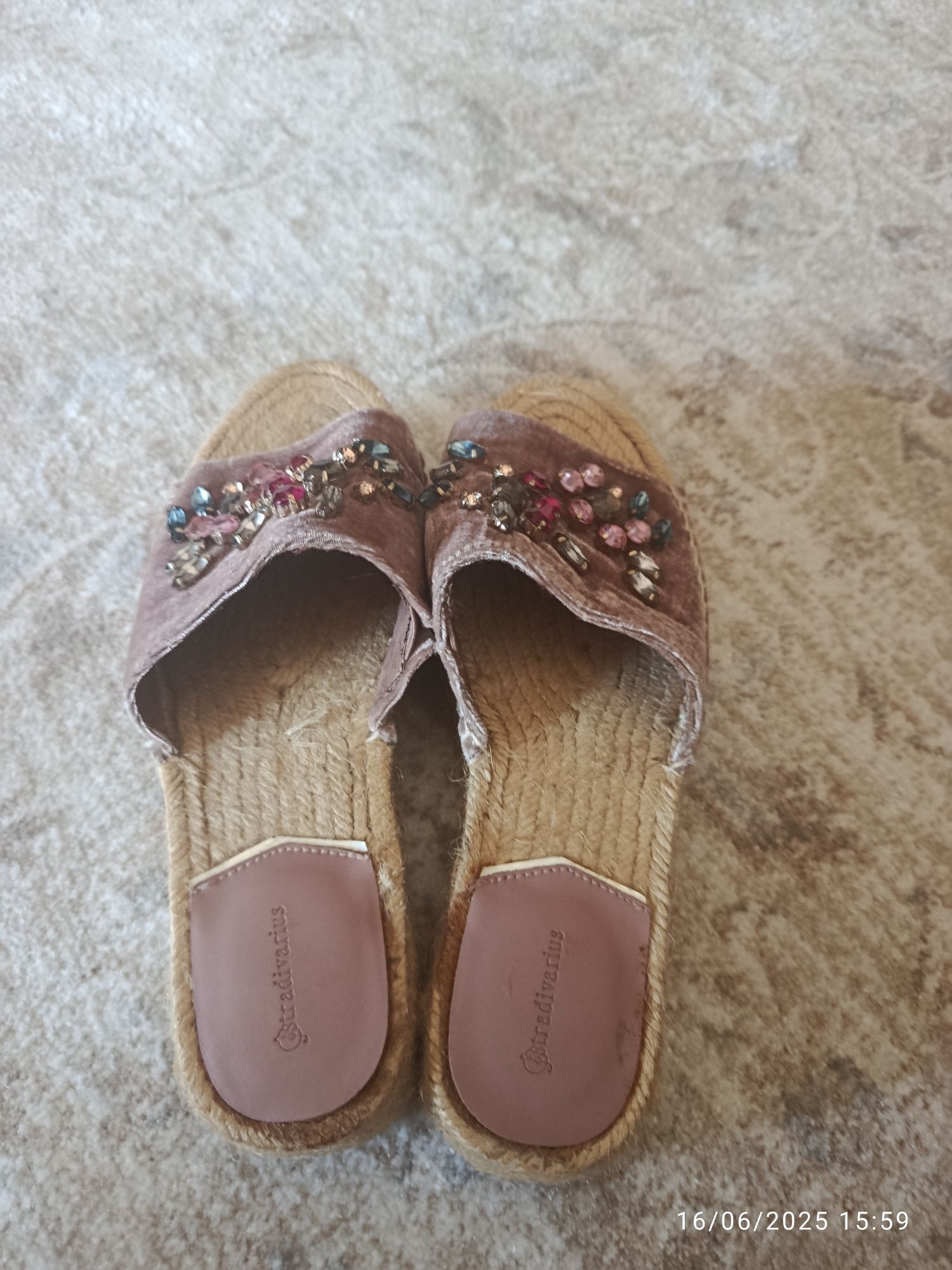 Chinelas com brilhantes