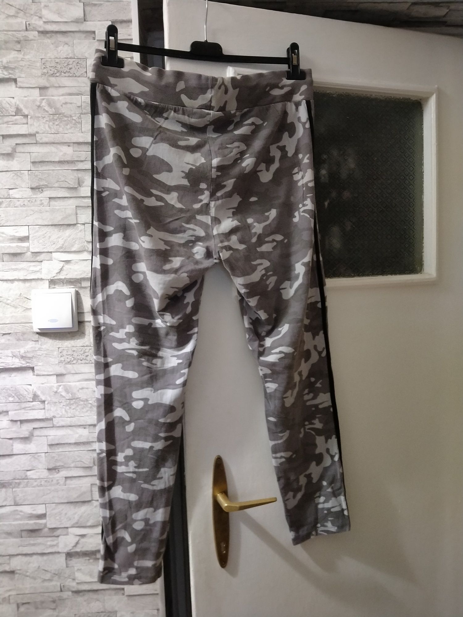 Spodnie sportowe  90% bawełny modne dresowe beżowe PRIMARK  r. L -XL