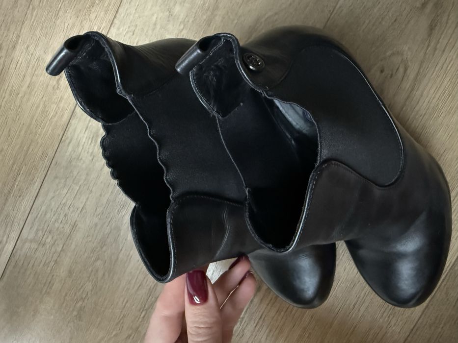 Ботильони шкіряні Fabi 38р