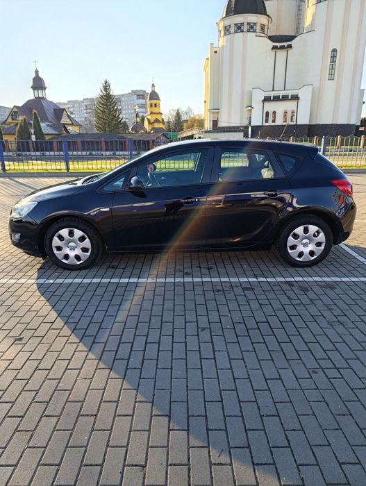 Опель Астра j 1.6 газ/бензин