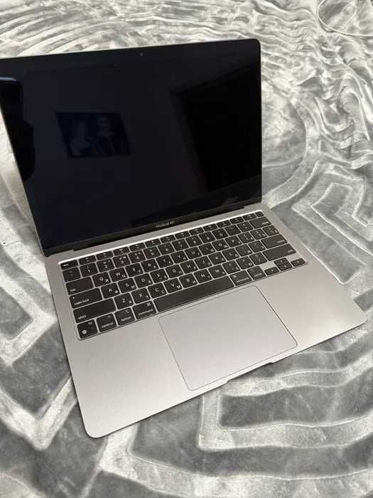 MacBook Air M1 гарний стан