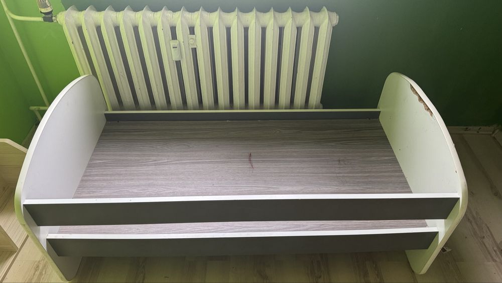 Meble ze śladami dużego zużycia