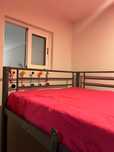 Alugo quarto a menina estudante