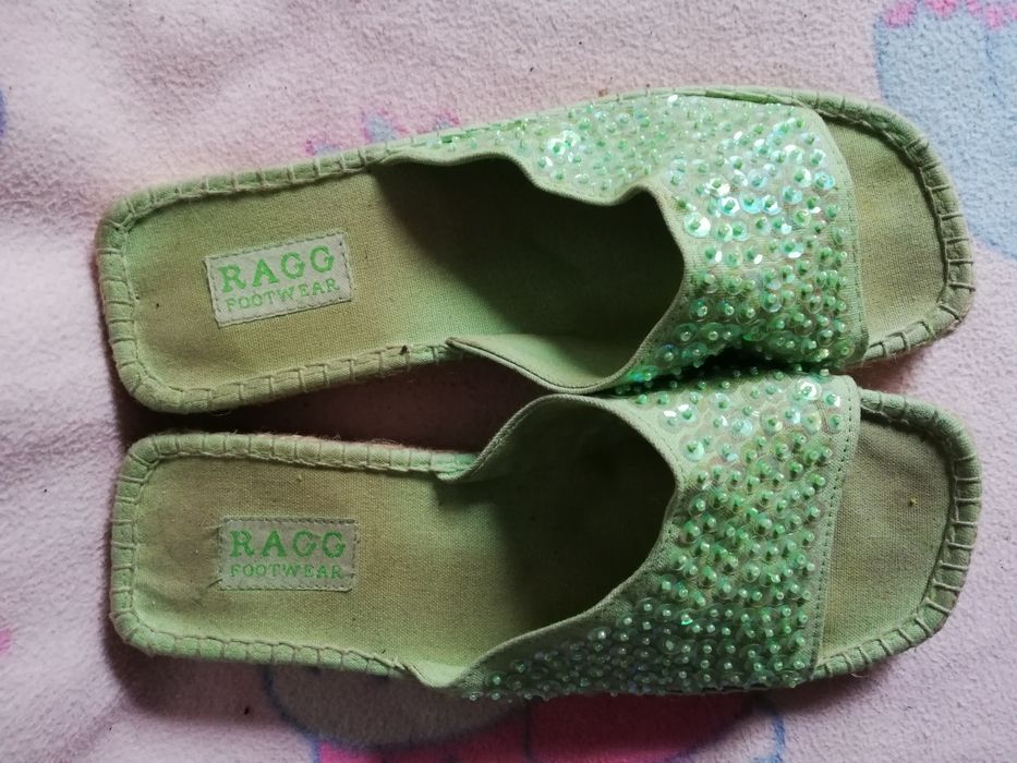 Seledynowe klapki Footwear, 40, koraliki