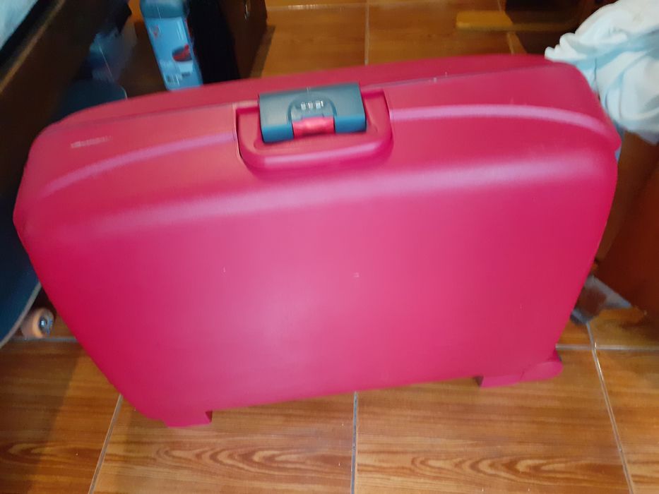 Mala de viagem (72cmx52xcmx23cm) altamente resistente