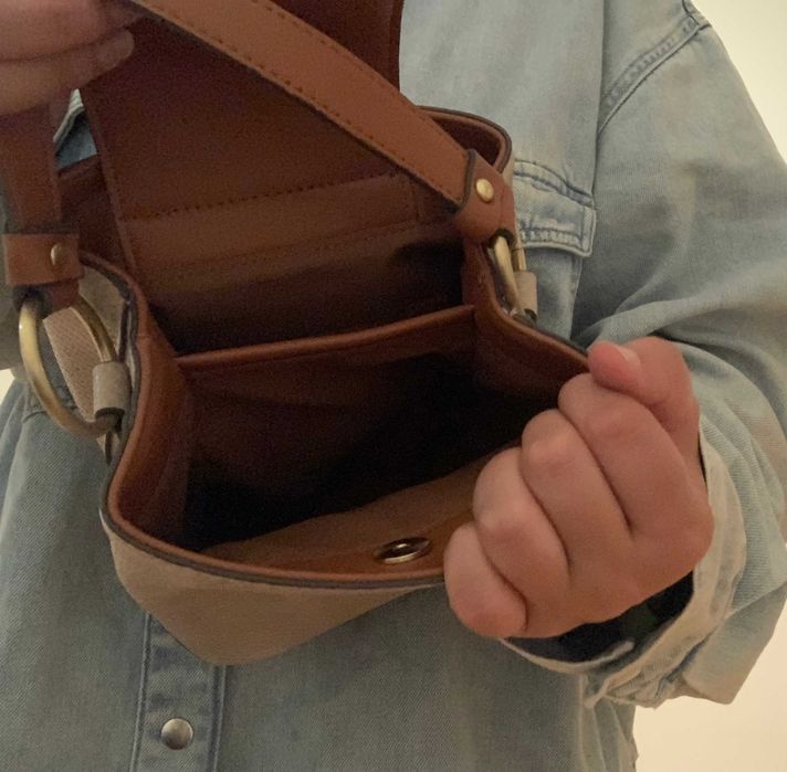 Carteira Tiracolo Bege Parfois