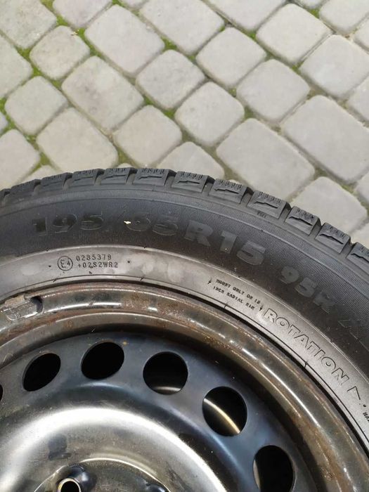 Шини зимові R 15 Hankook та Nokian разом із металевим диском