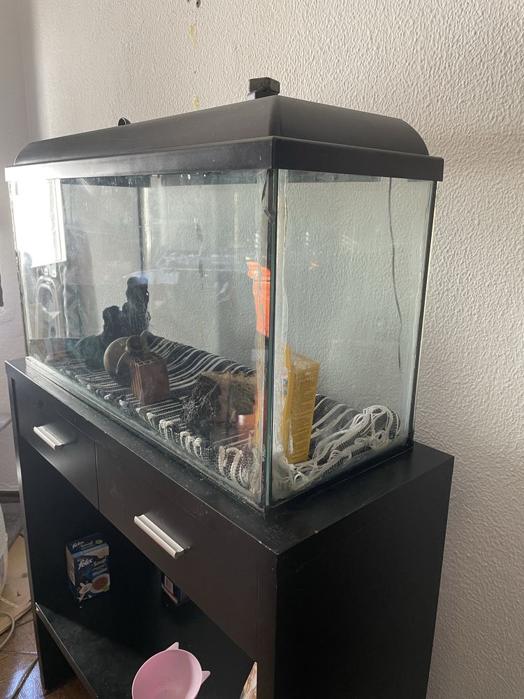 Aquario 100L com led, itens e móvel