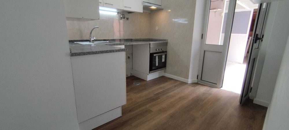Apartamento T2 em Alverca do Ribatejo — Alverca Do Ribatejo E Sobralinho, Lisboa