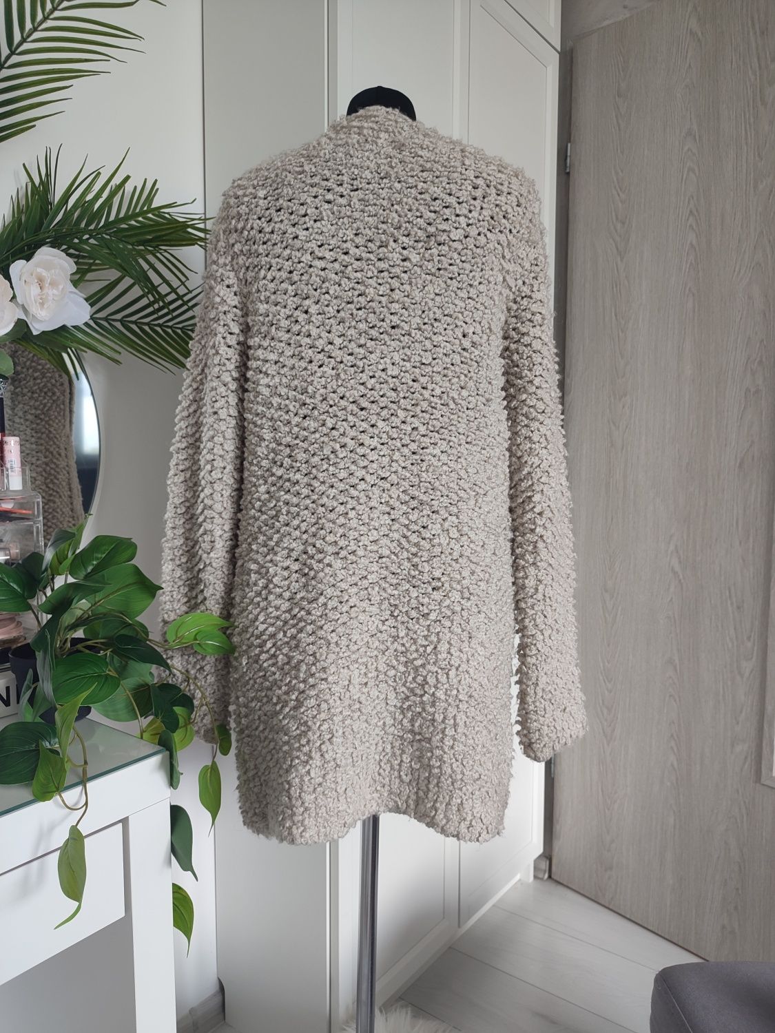 Długi sweter Boho gruby beżowy kremowy damski oversize rozmiar 40 L