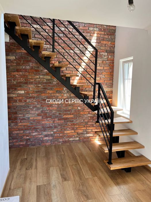 Сходи відкритого типу, монокаркас порошкове фарбування. Дуб
