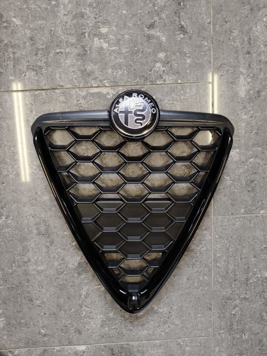 Grill Atrapa Scudetto Krata zderzaka Alfa Romeo Giulietta 10-16
