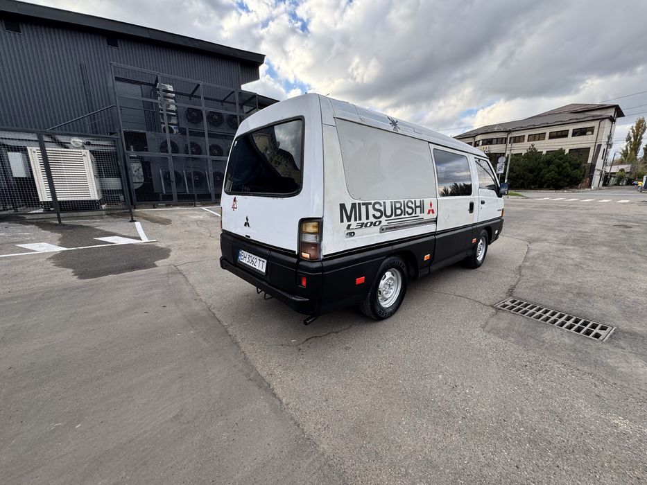 Продам Митсубиси L300 пасажирский бус 8+1