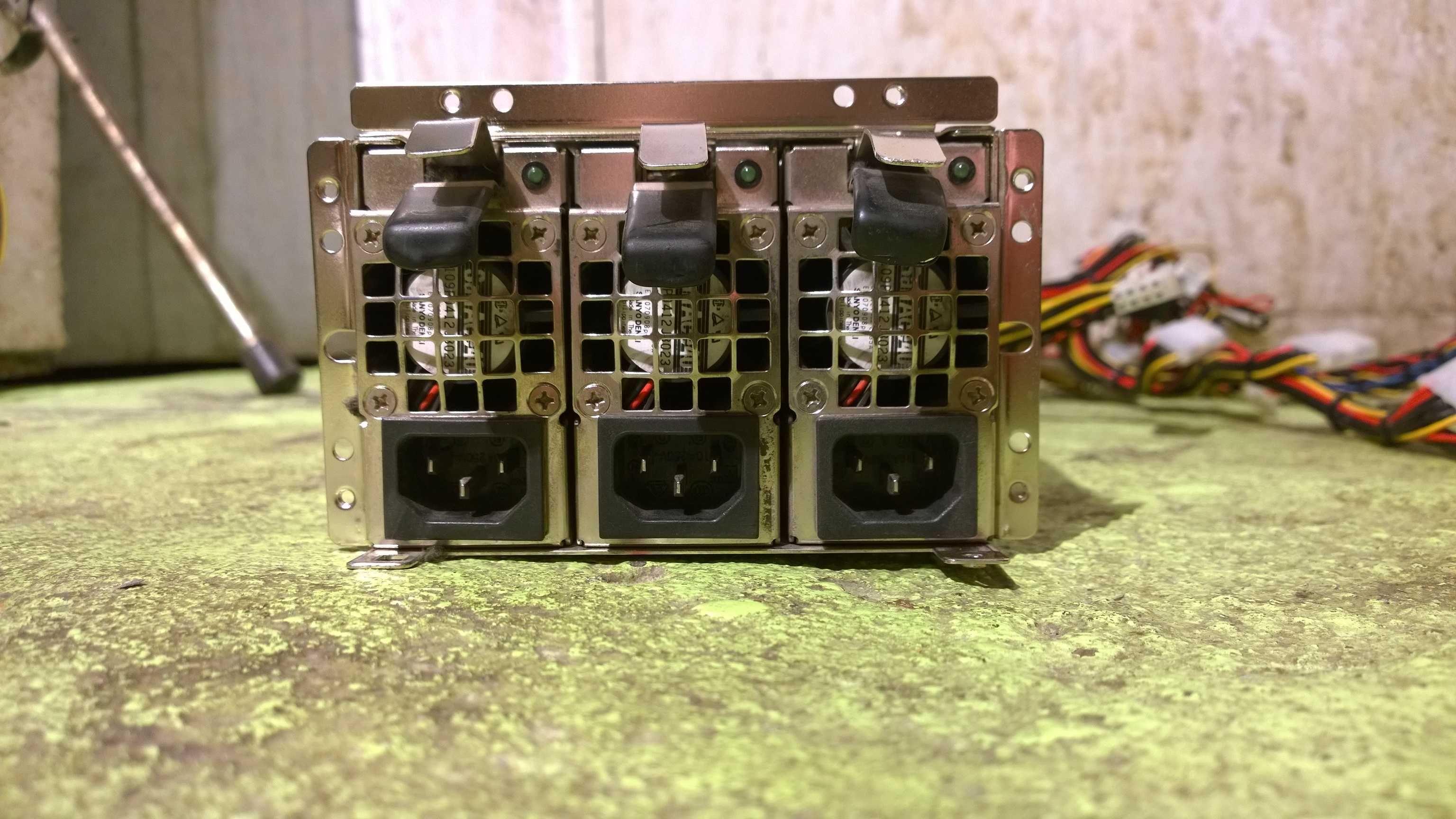 Zasilacz trójmodułowy EMACS R3G-6650P - 630 Watt/max. 70A z serwera