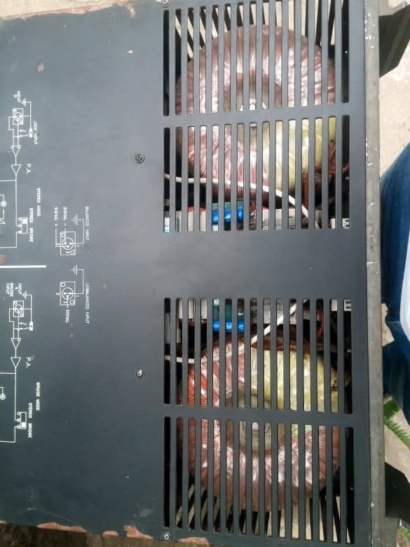 Amplificadores Musicson a precisar de reparação