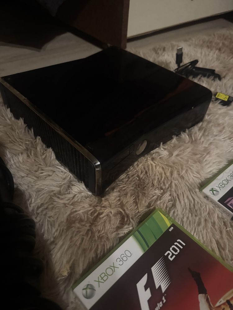 Xbox 360 S 500GB Dwa pady Gry