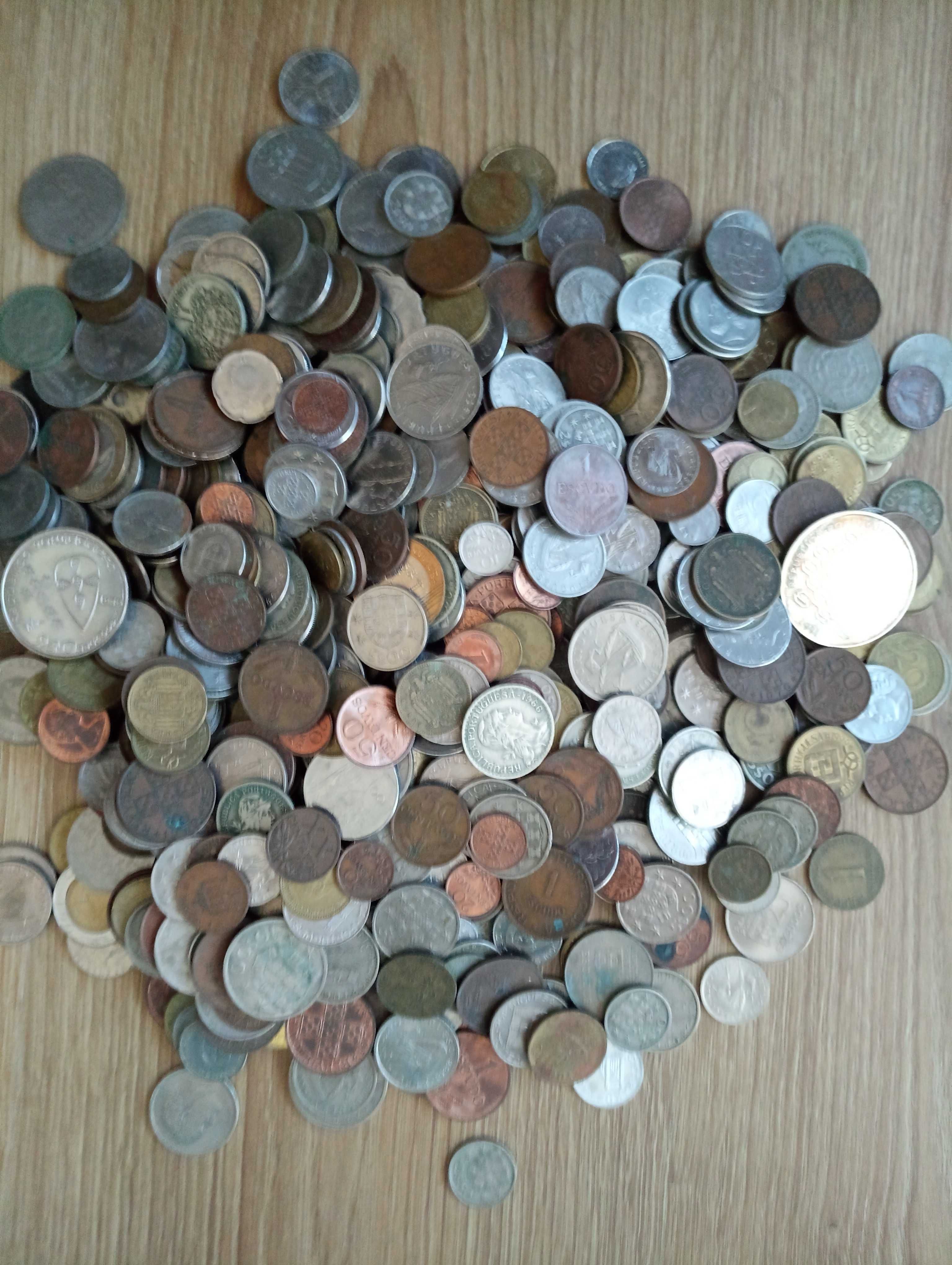 Lote de moedas Portuguesas e Estrangeiras 3,5 Kg