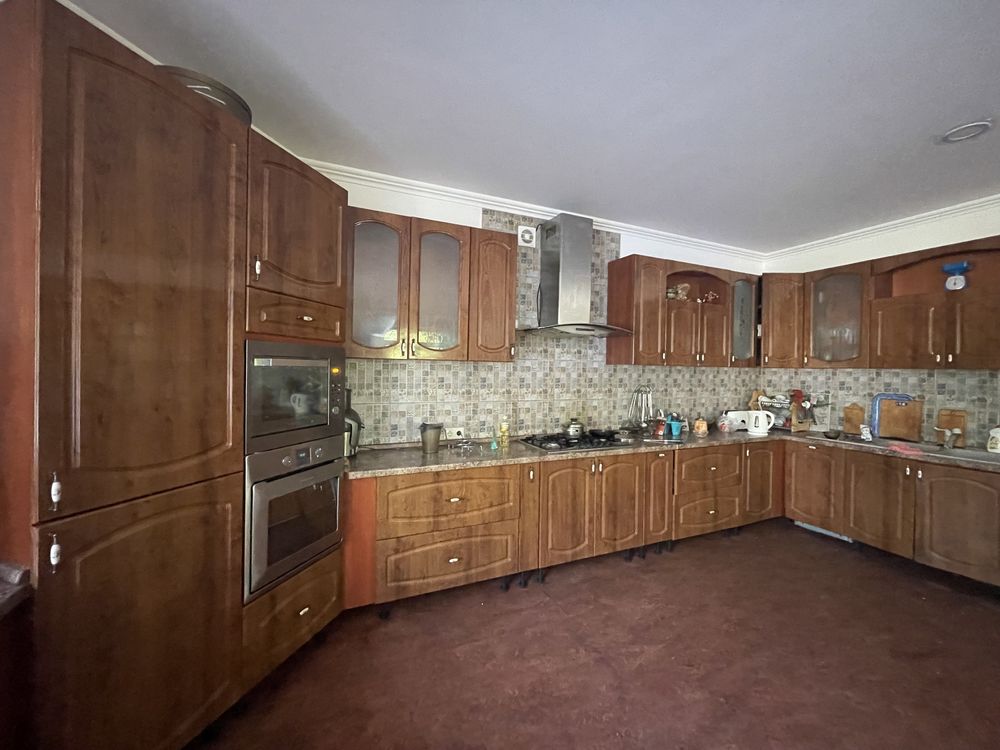 Продаж будинку-готелю (готовий бізнес)