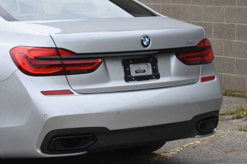 BMW 740i 2019 року
