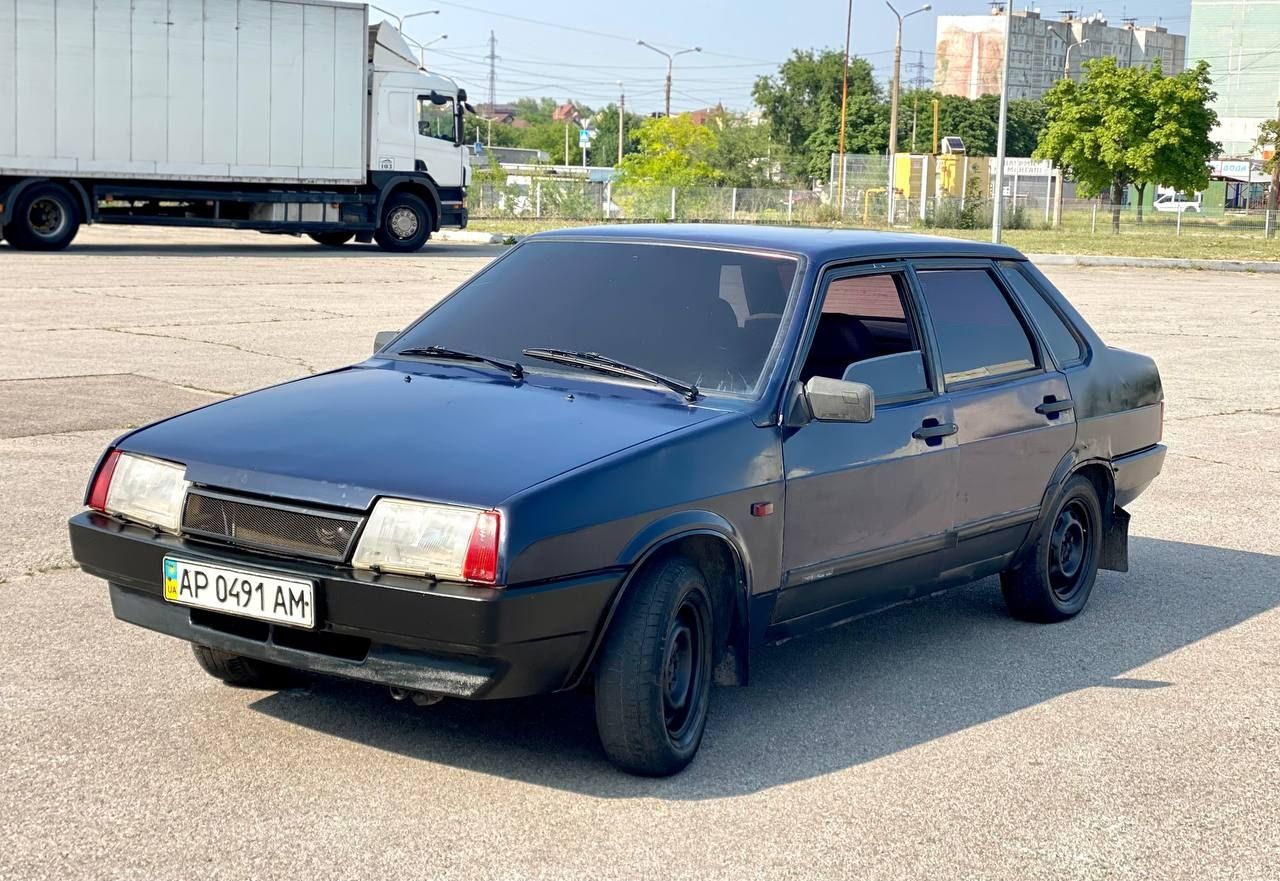 ВАЗ 21099 на полном ходу 2001 двигатель 1,5