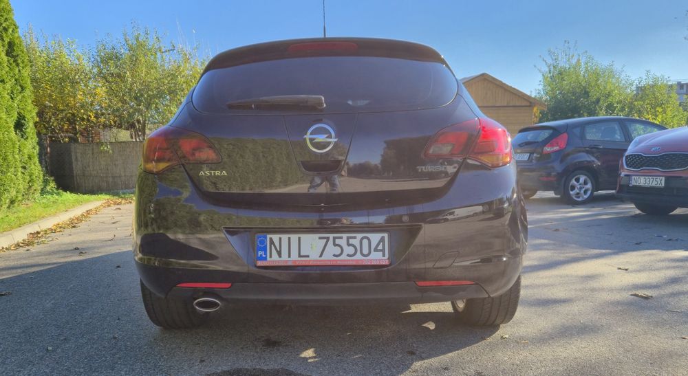Opel Astra J 1.6 180km.