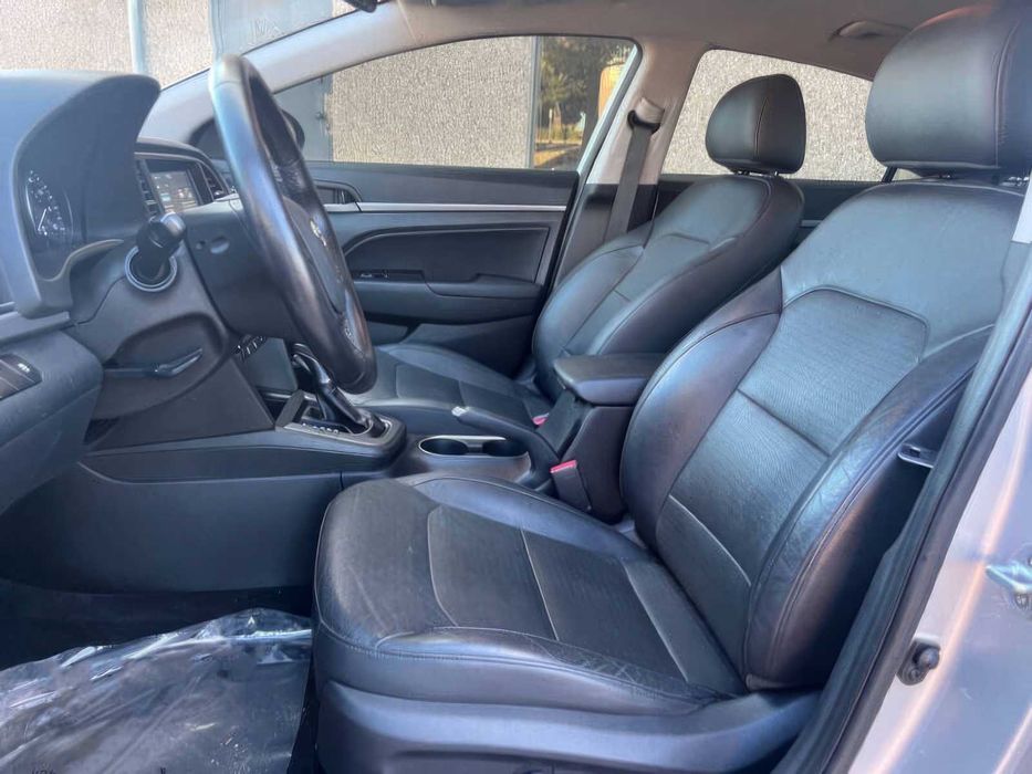 Hyundai Elantra Limited      2017