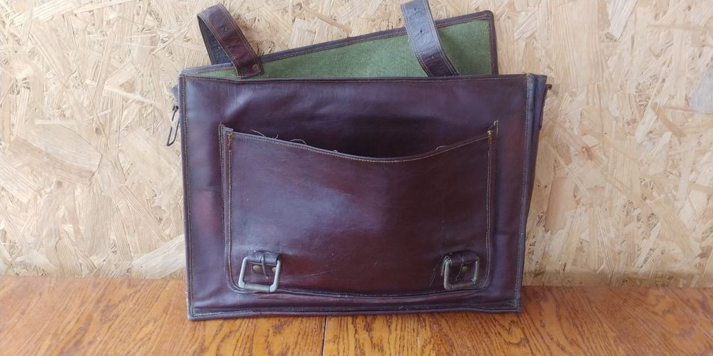 Кожаный портфель.