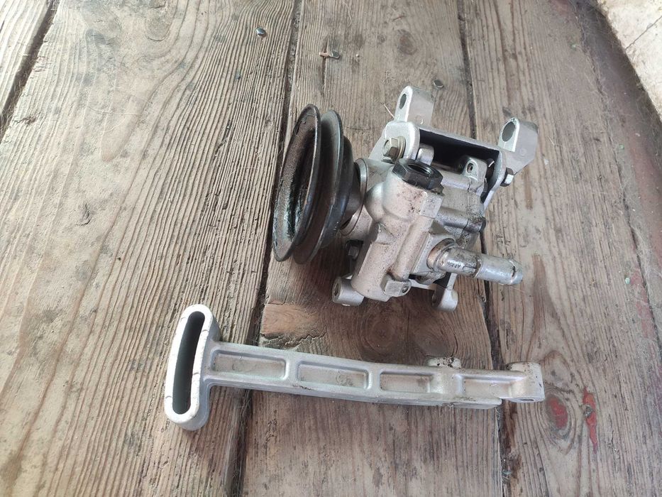 Насос ГУР , кронштейн Chery Amulet