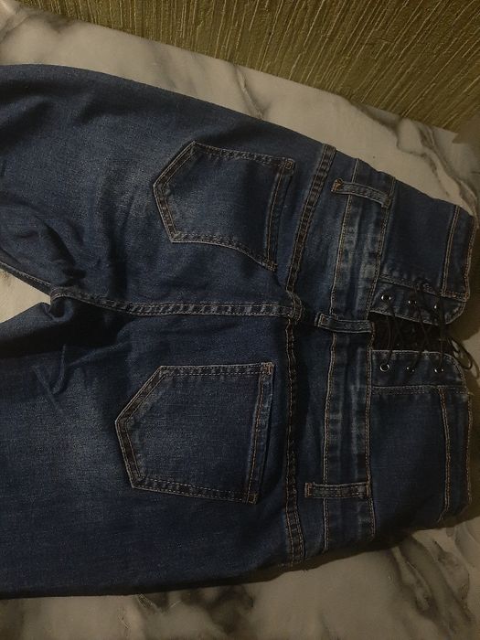 Продаються жіночі джинси