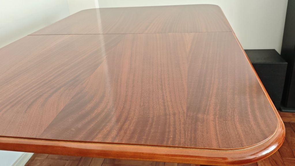 Mesa de Mogno Extensível
