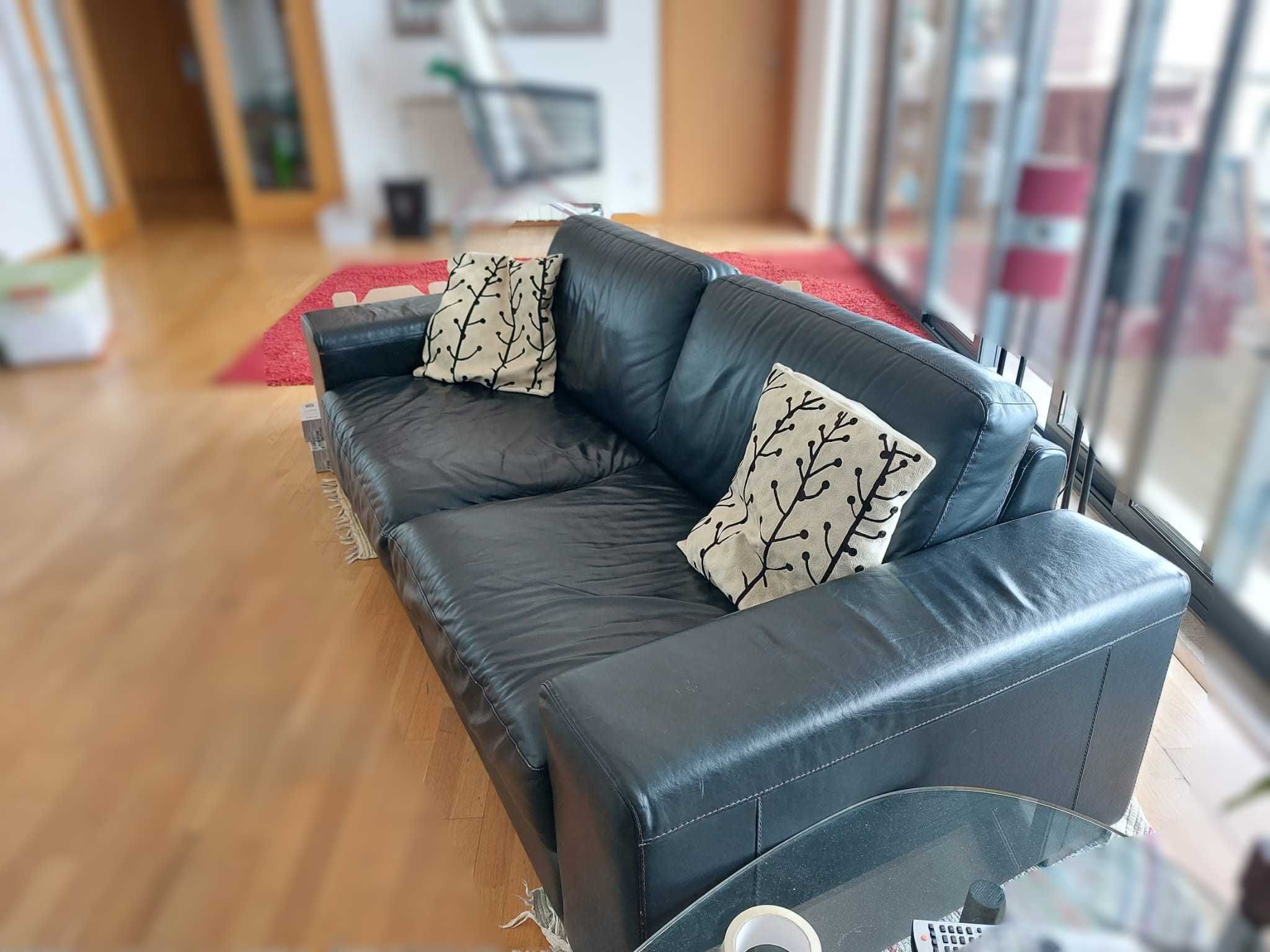 Sofá em Pele 3 Lugares – Confortável e Elegante