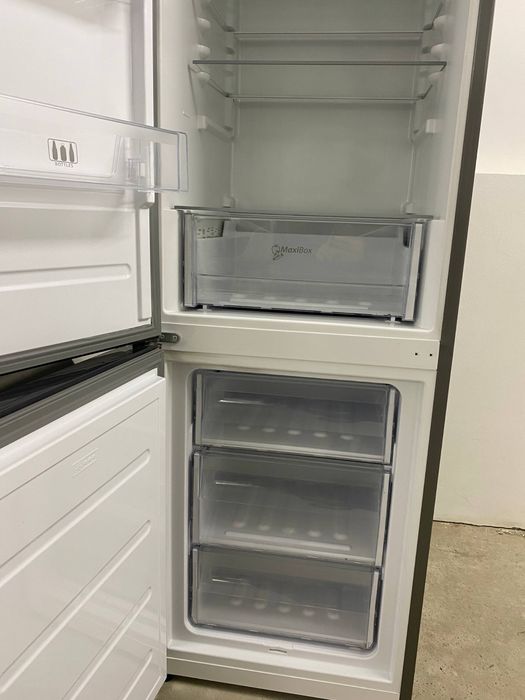 Холодильник Whirlpool