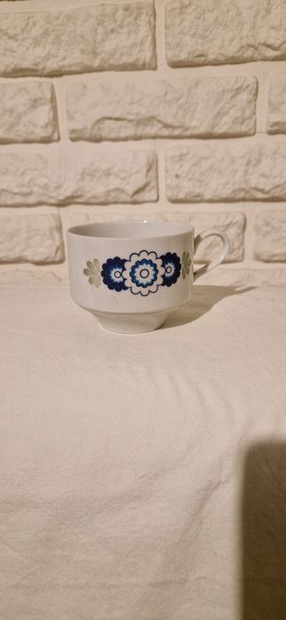 Filiżanki porcelana 8 sztuk różnych
