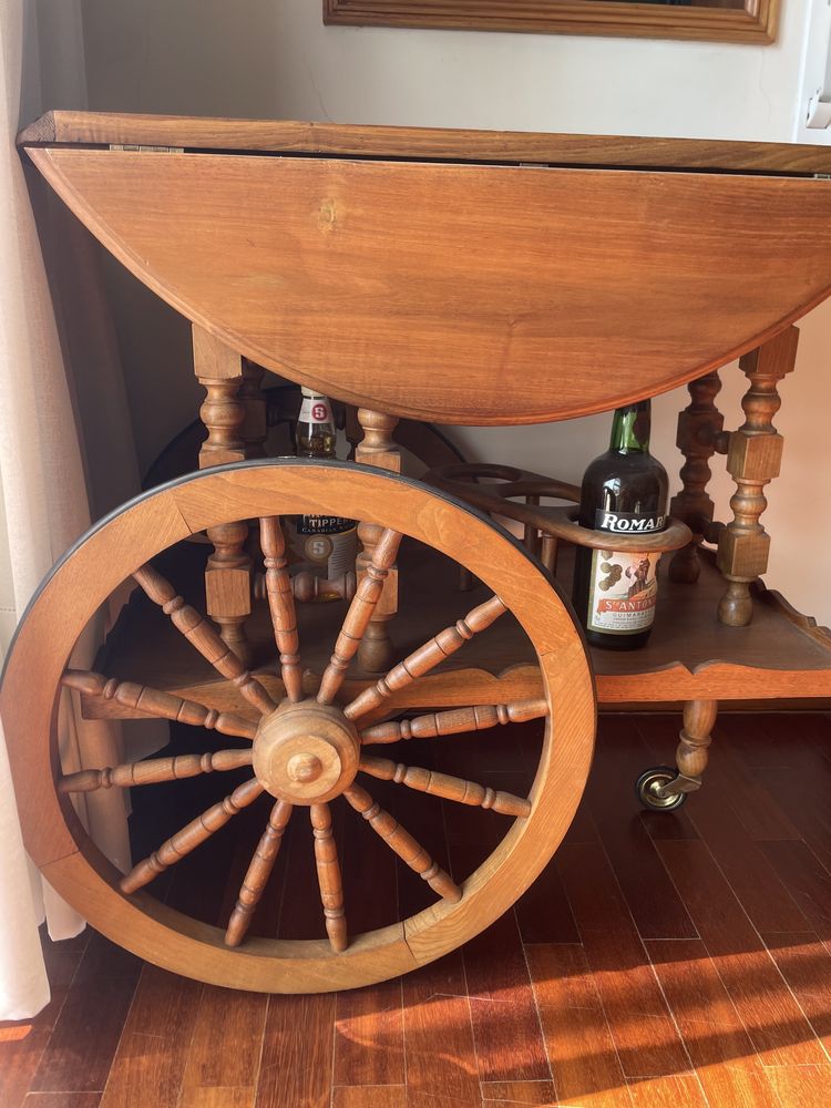 Mesa de serviço em carrinho