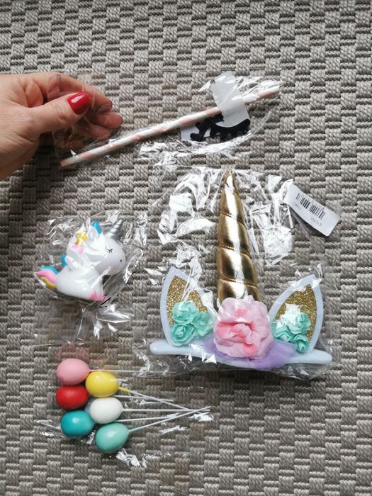 Topper na tort z motywem jednorożca