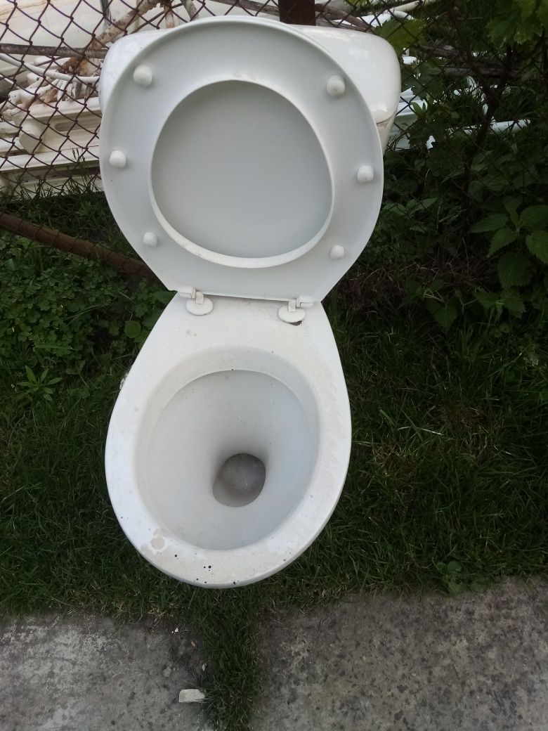 унітаз з бачком, туалет