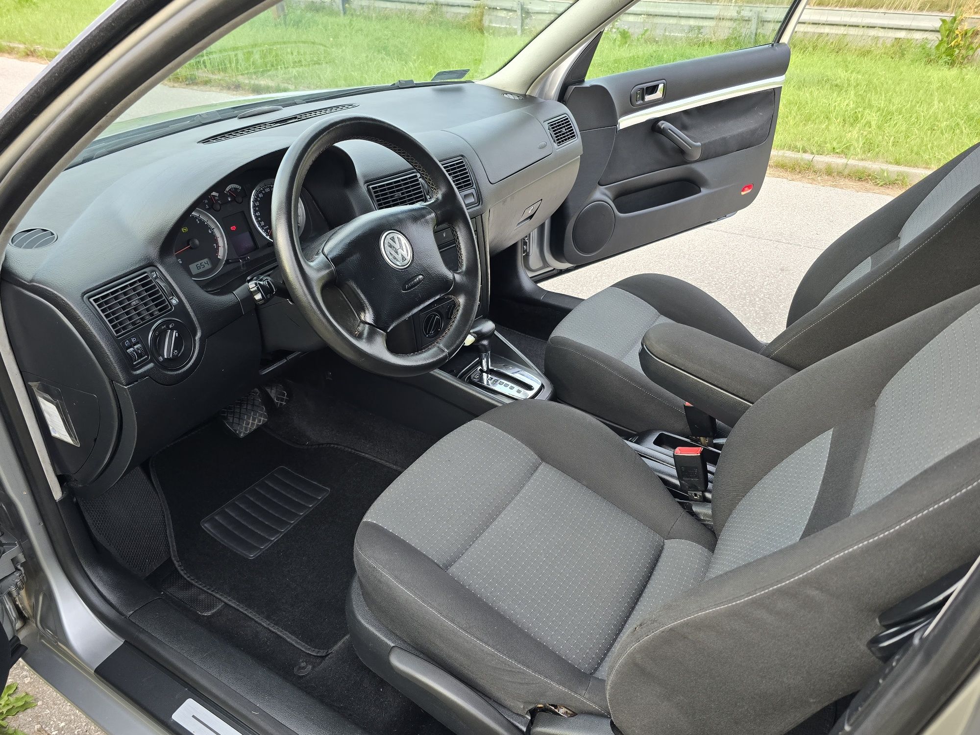 VW Golf_AUTOMAT_1.6 MPI_2003_Doinwestowany_Bez Wkładu