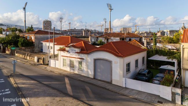 Moradia T3 localizada no centro de Barcelos