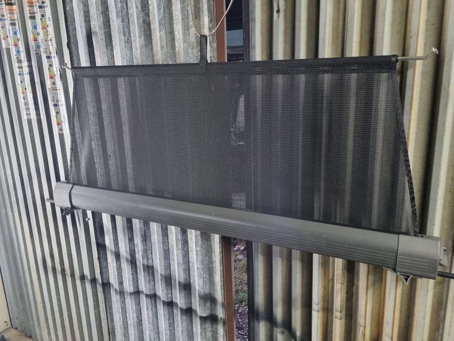 Roleta piononowa/grodziowa bagażnika