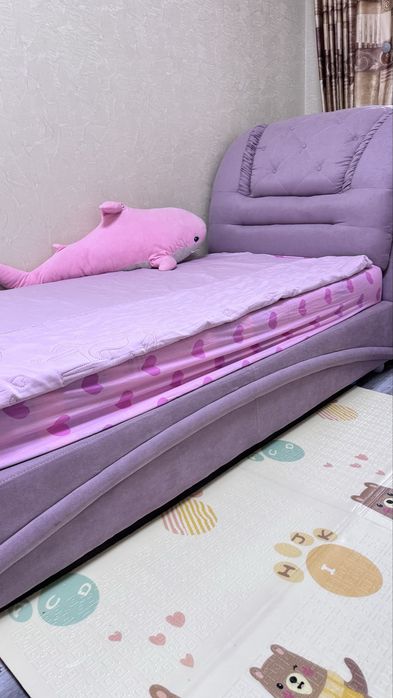 Ліжко з мʼякою спинокю рожеве для принцеси односпальнє