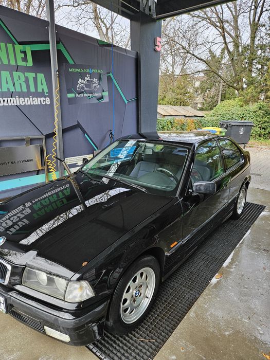 Sprzedam BMW e36 1.8is