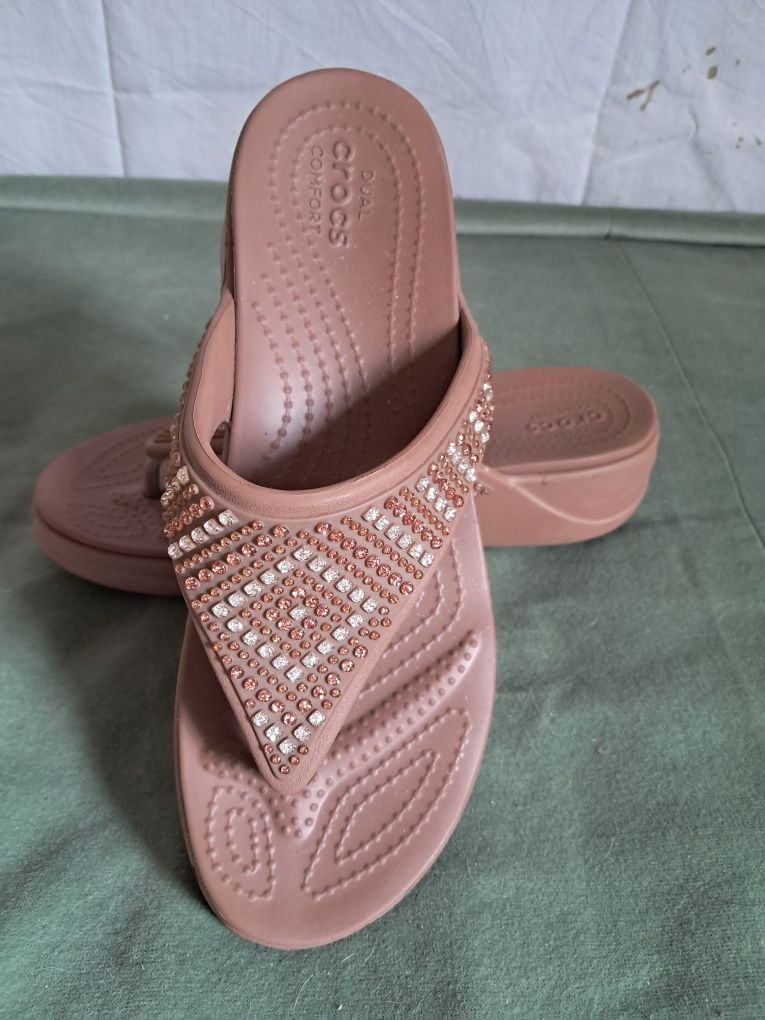 crocs новые лёгкие удобныее