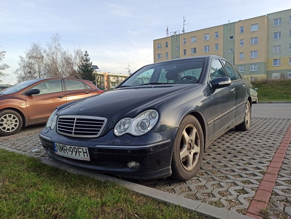 Mercedes- Benz C270
