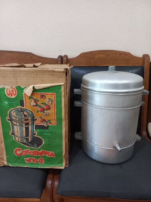 Продам соковыпаритель (соковарка).