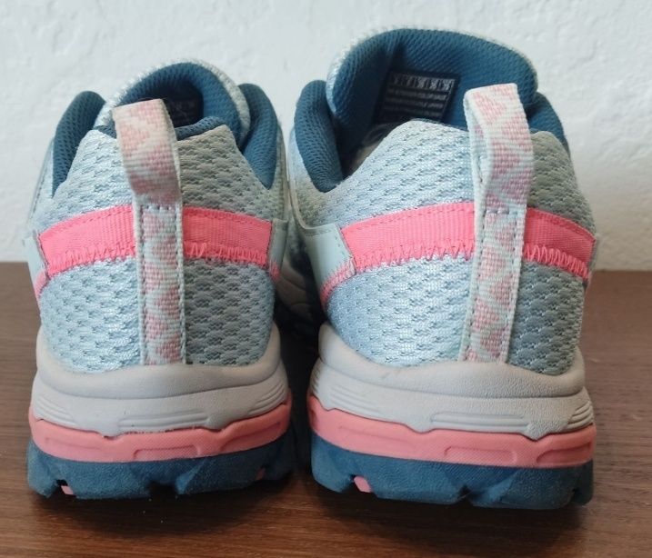 Трекінгові бігові кросівки Skechers 39р