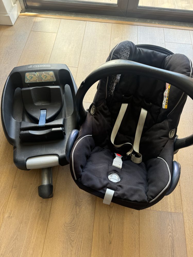 Maxi-Cosi com suporte para por no carro